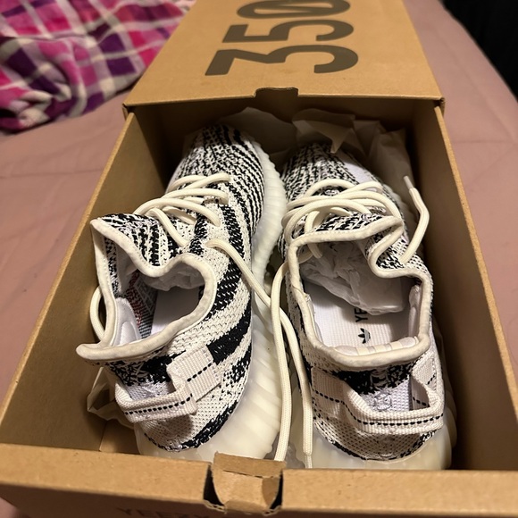 Yeezy Boost 350 V2 'Zebra' size 5.5 - Picture 3 of 10